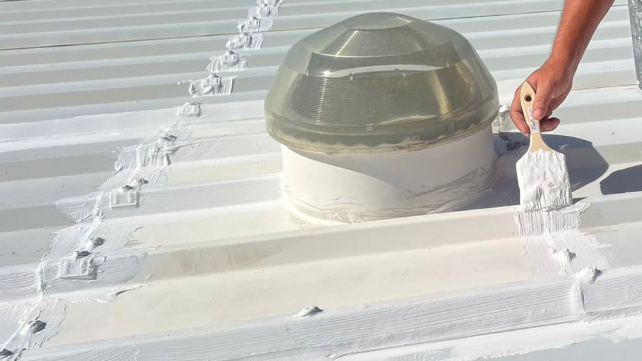 Étanchéité des têtes de vis au pinceau et au reparcoat